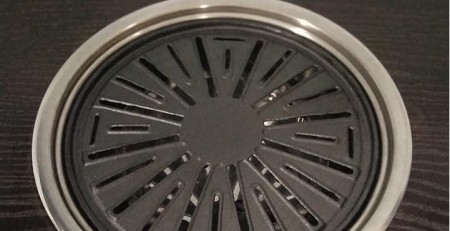 Vỉ nướng than hoa bằng gang đúc lỗ chất lượng cao tại Sài Gòn